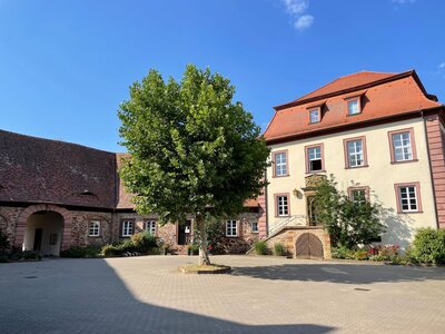 Rathaus Elfershausen Innenhof